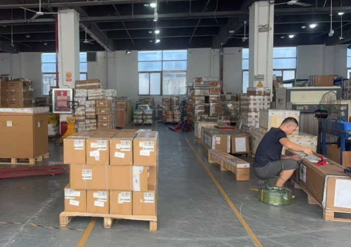 中国到俄罗斯陆运专线全境派送到门需要多少钱